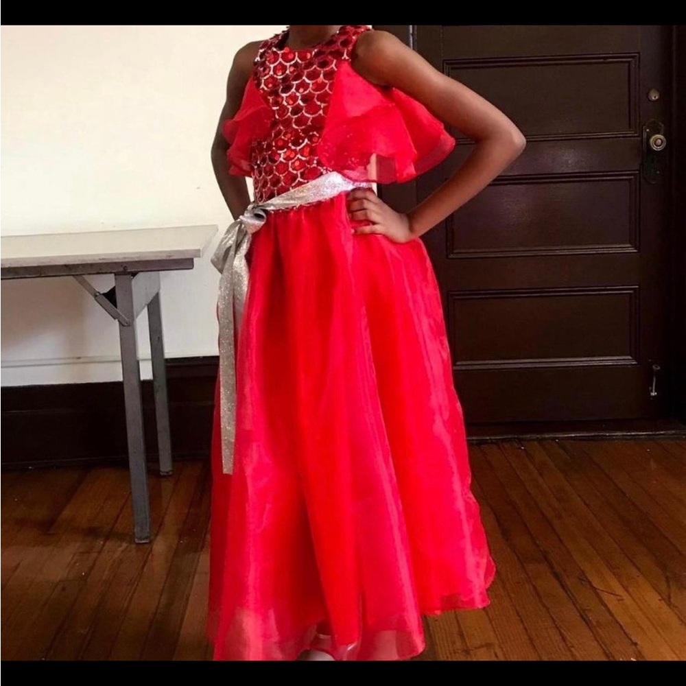 NEED GONE SEND OFFERS HANDMADE GIRLS DRESS SIZE 8